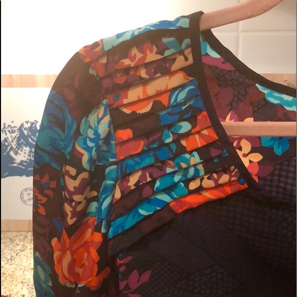 Pretty Floral Dress - Picture 6 of 8